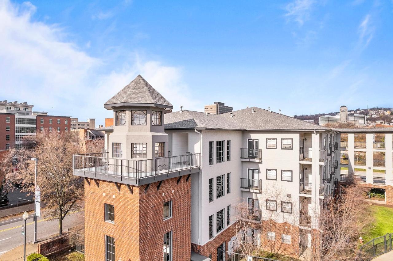 Frontdesk Bracken House Apts North Shore Pittsburgh Exterior foto